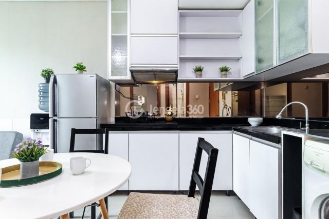 Dapur — Low Floor 2BR Apartment with City View at Woodland Park Residence Kalibata